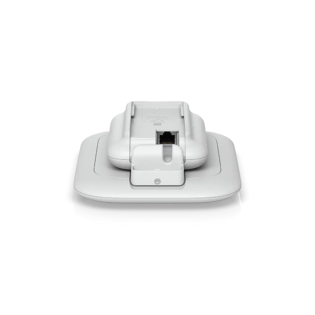 uacc-uk-ultra-panel-antenna-12.webp